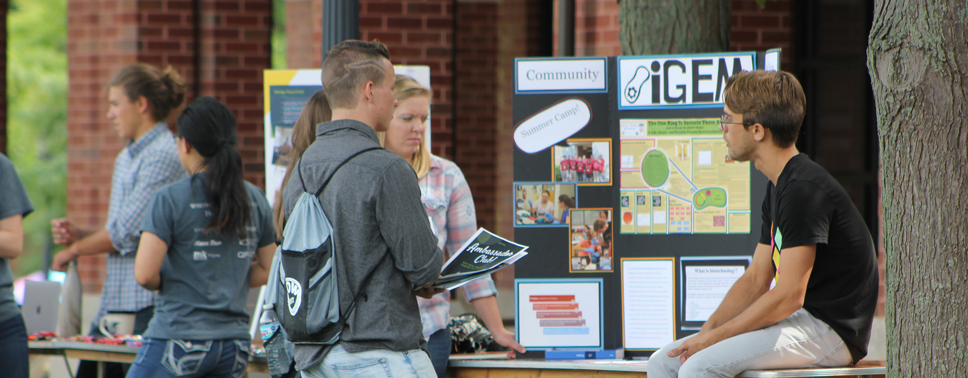 Students browsing clubs at OrgSmorg